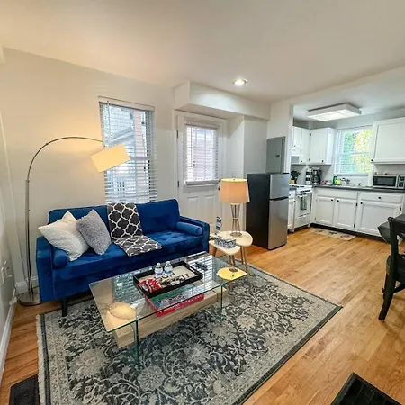 Charming Bi-Level Townhouse Near Harvard & Mit